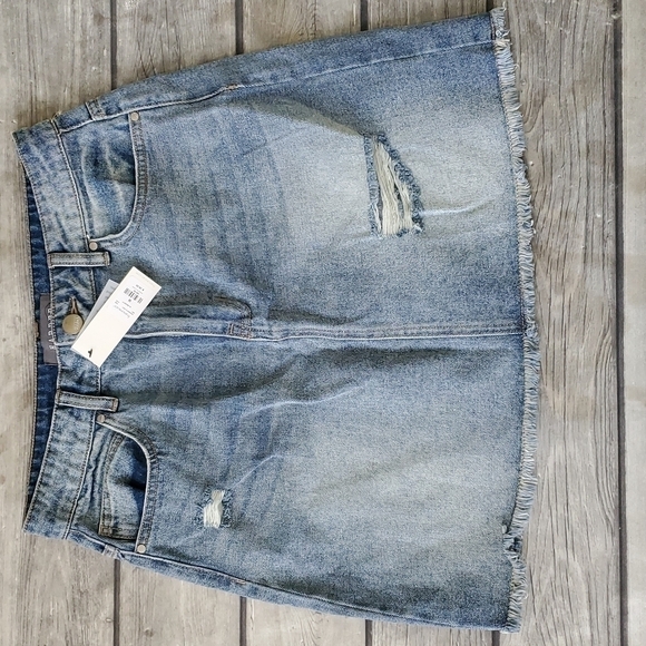 Harper Dresses & Skirts - NWT Francesca's Harper Distressed Denim Skirt Sz Med